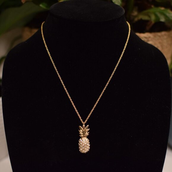 🌟 Gold Tone Crystal Pineapple Dangle Earrings & Necklace Set Tropical Chic - Picture 5 of 8